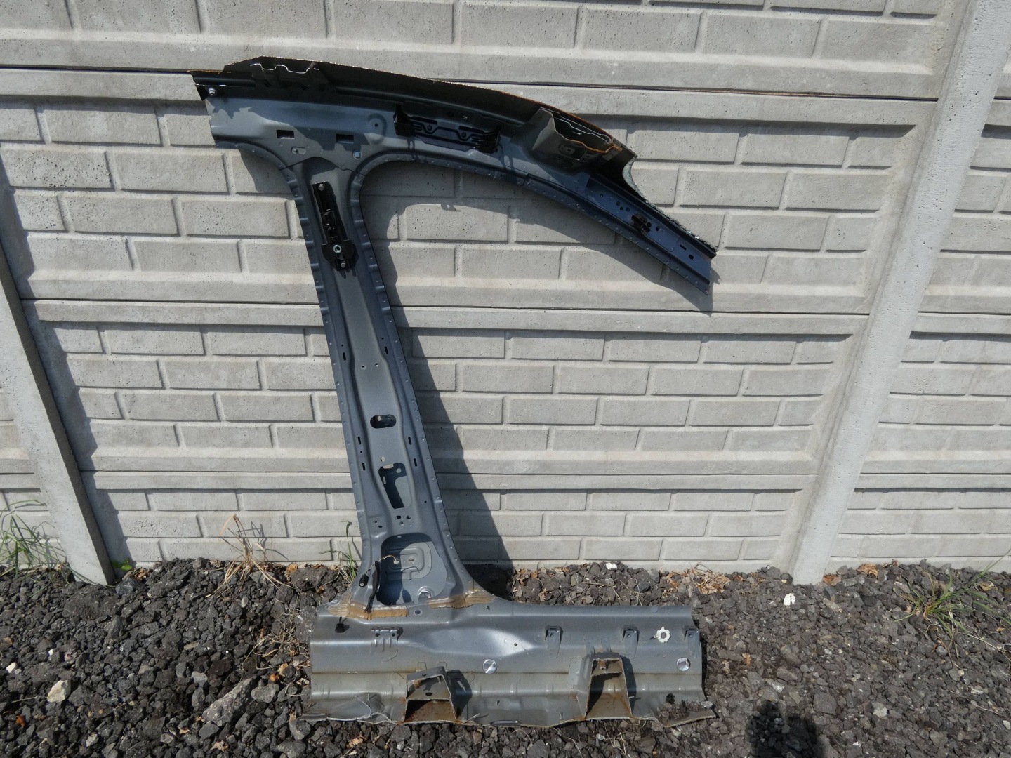 VOLVO XC60 II pillar central quarter left