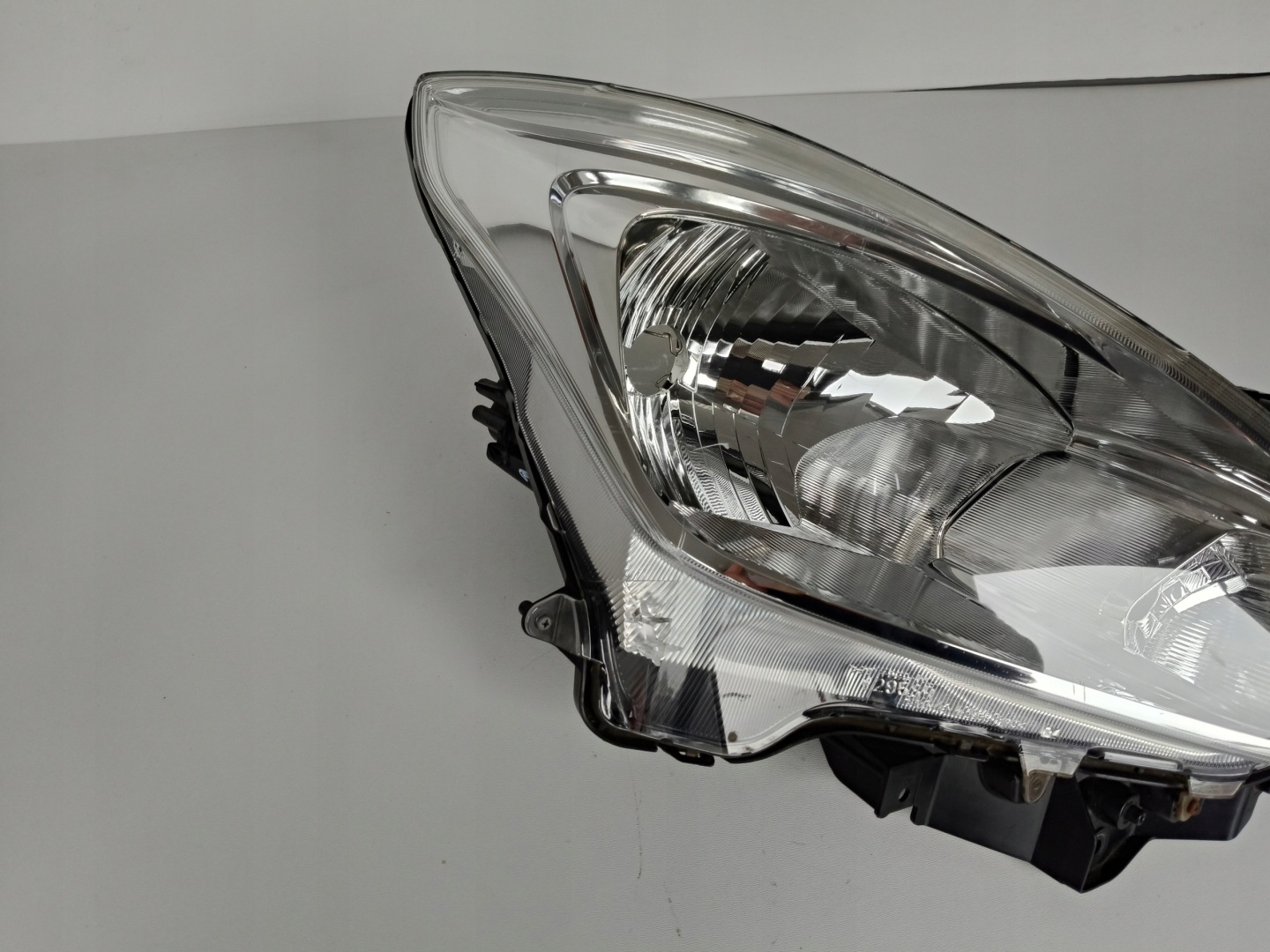 light right REFLEKTOR SUZUKI SWIFT MK8 17