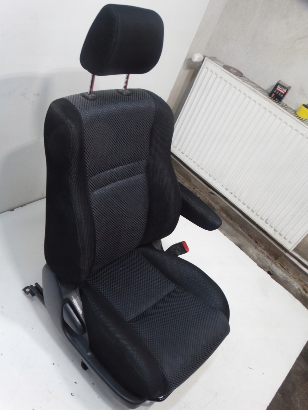 sedačka spolujezdce předek TOYOTA COROLLA VERSO 01-04R.