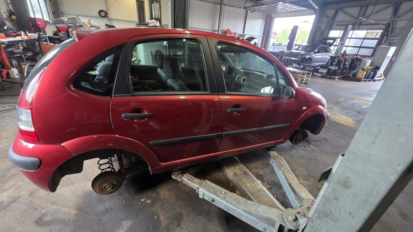 CITROEN C3 e 1 Cofano Rosso bordeaux EKQD