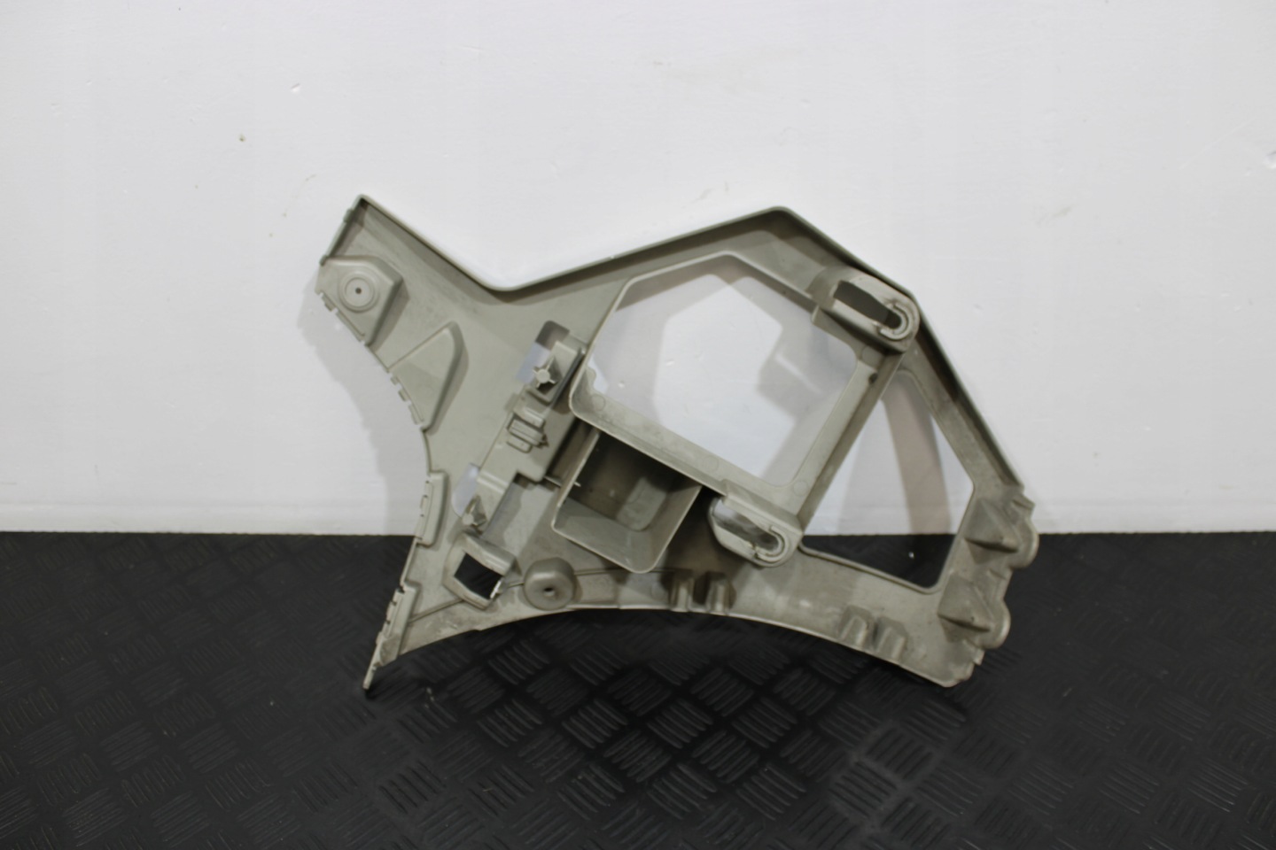 bumper bracket right rear part 8057910 BMW 2 F45 ACTIVE TOURER m-packet
