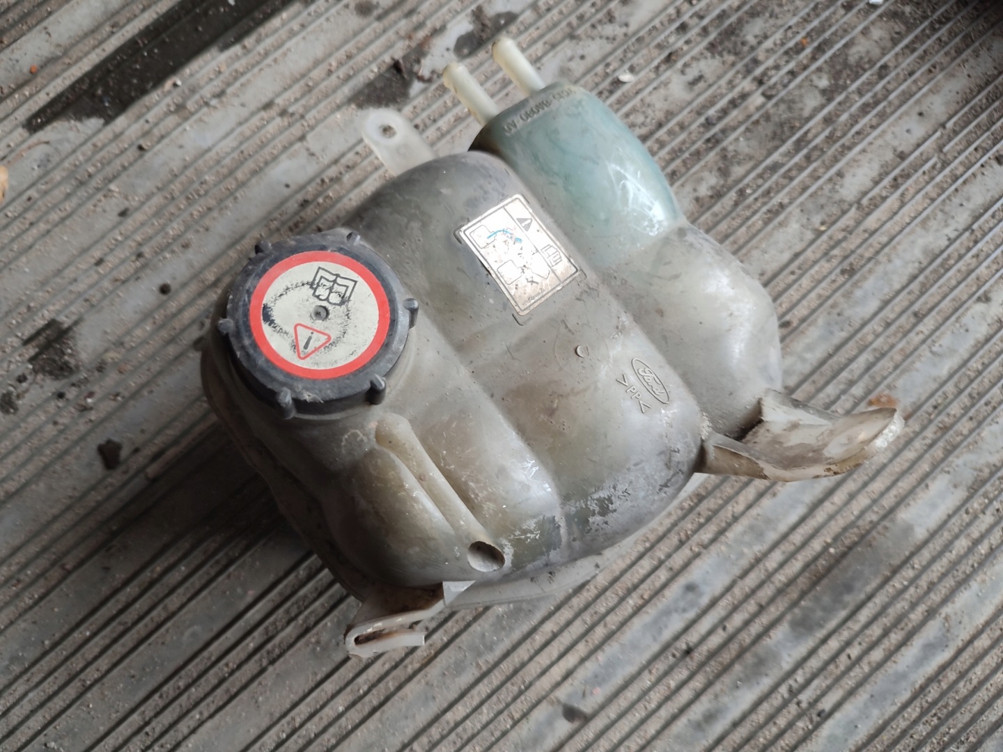 RÉSERVOIR EAU FORD MK6 YC15-8A080-AD