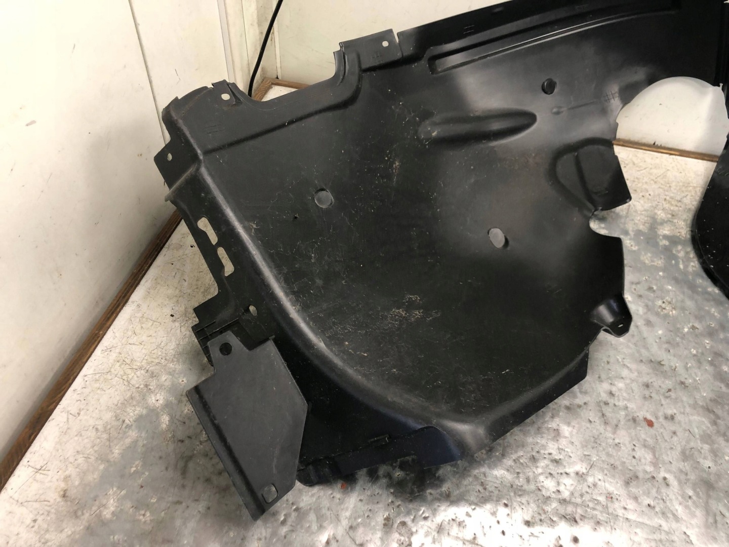 mudguard right front AUDI Q2 81M821172