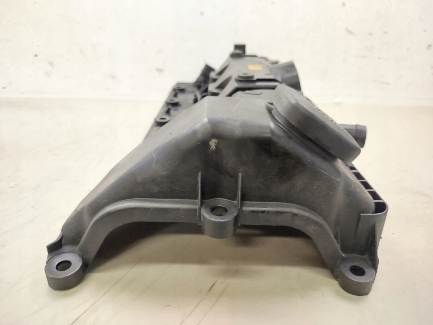 Abdeckung der Ventile BMW 3 11.12- 75180740 F01C310000