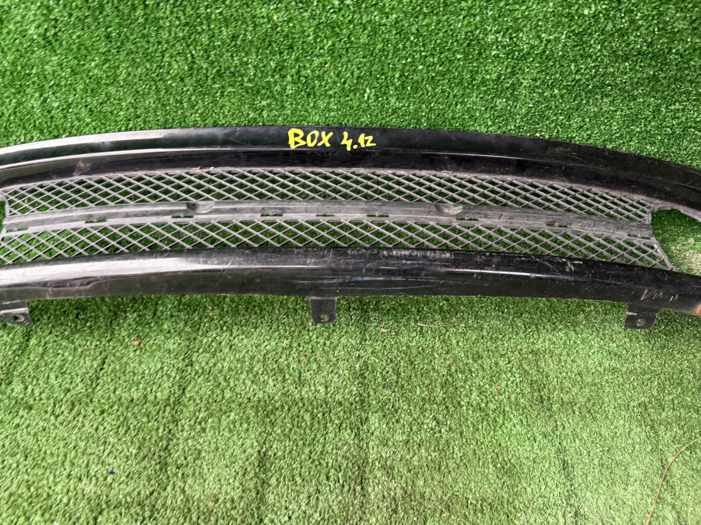 Volkswagen New Beetle grid of a bumper front 1C0805903
