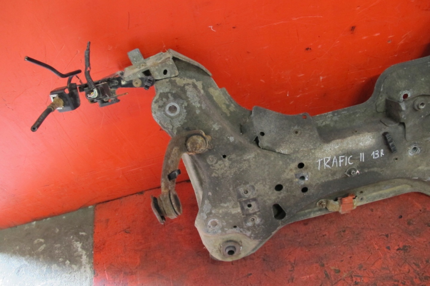 RENAULT TRAFIC II OPEL VIVARO A PRIMASTAR axle beam subframe axle beam TRAWERS front
