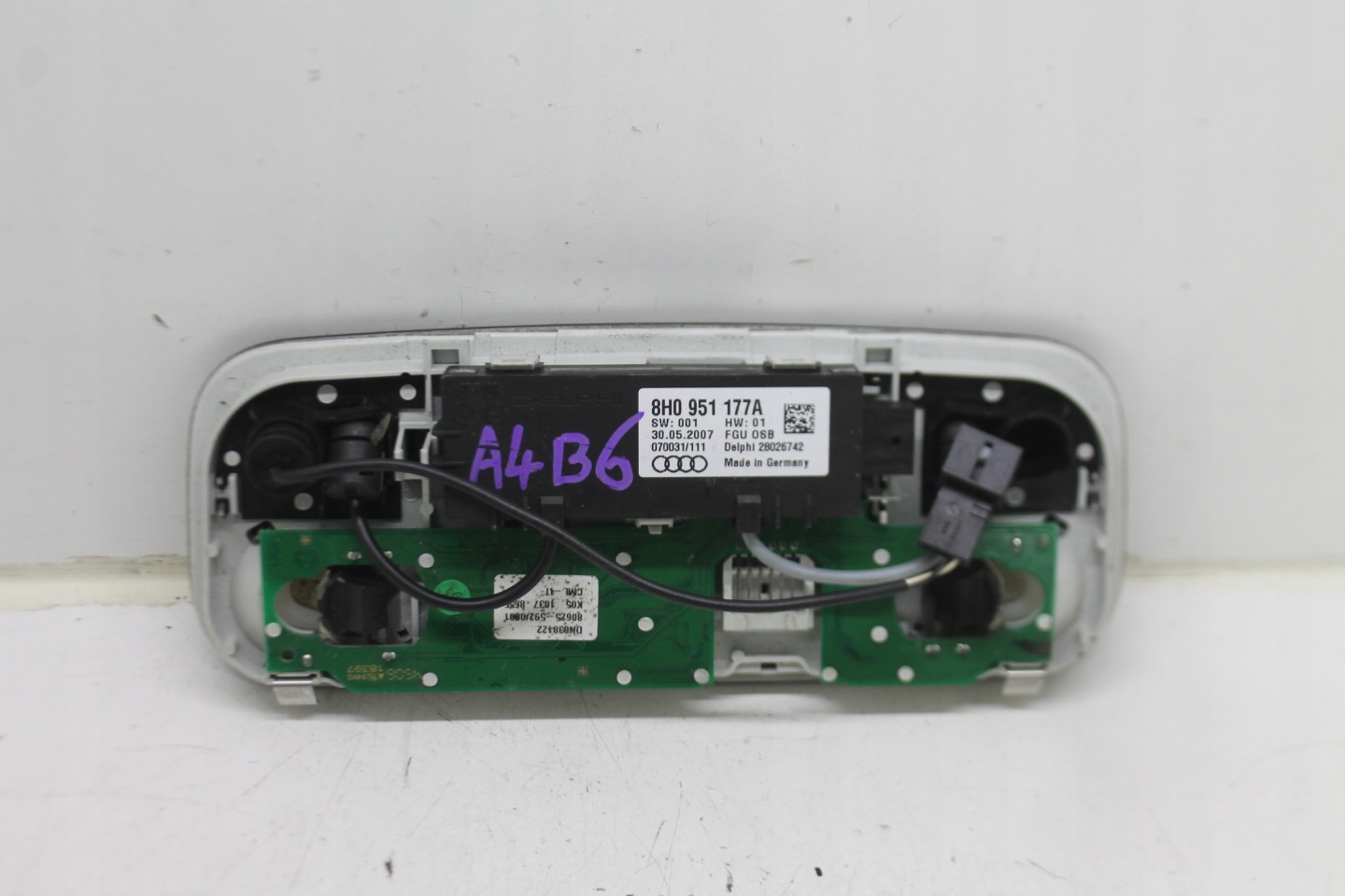 FANALE CIELO INTERNO OSWIETLENIE cabina 8H0951177A AUDI