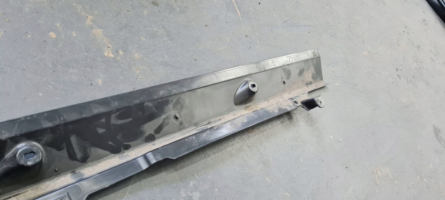 SQ8 4M RSQ8 Q8 moulding cap threshold left plastic of the threshold 4M8825211