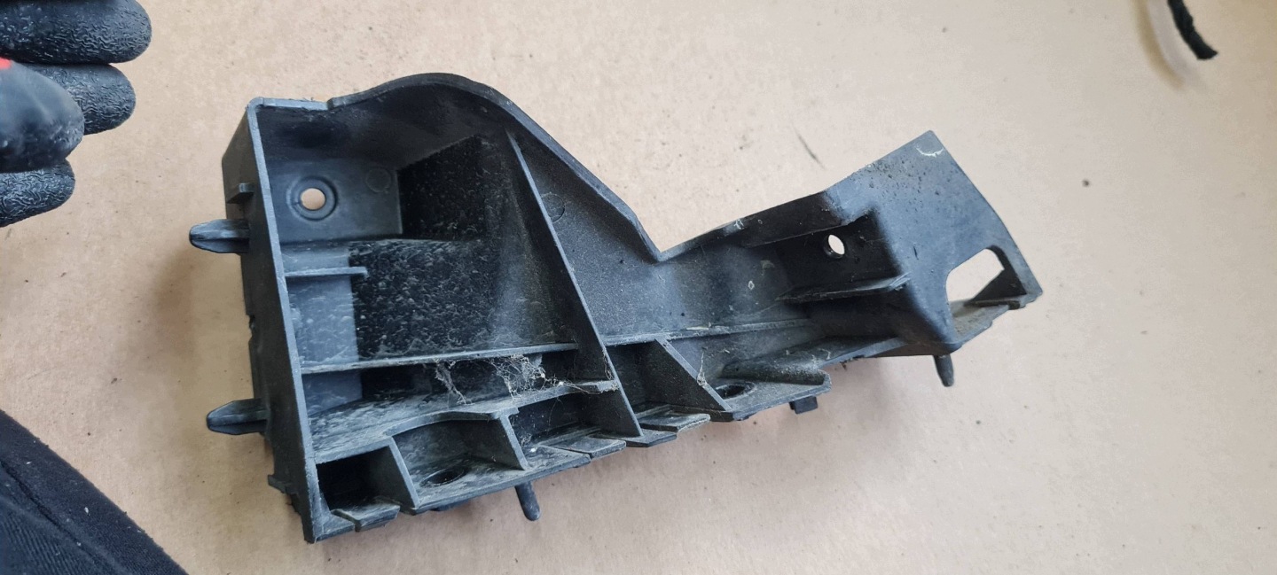 Q5 8R support holder bracket of a bumper right front 8R0807284C