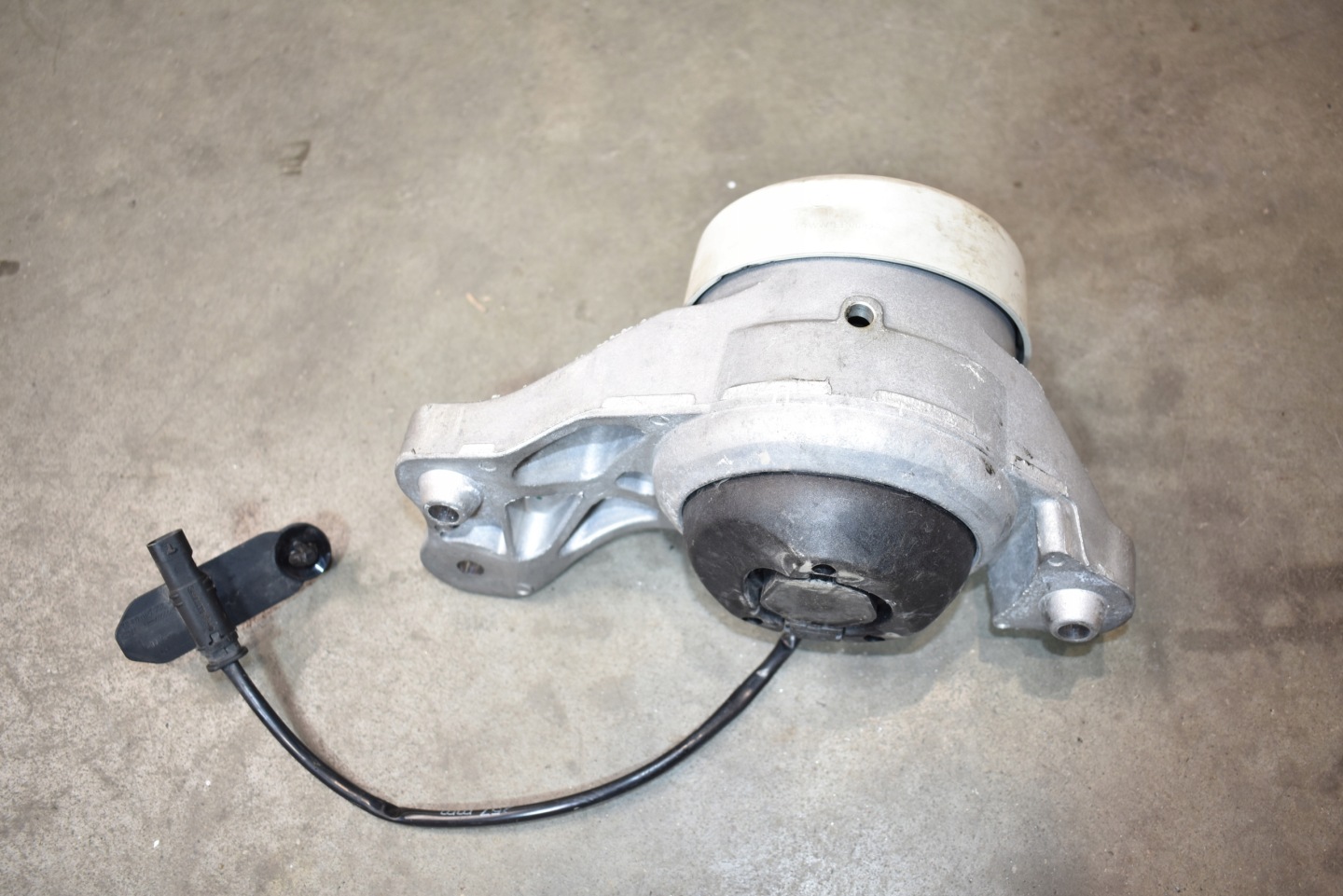 IDEALNA engine mount right MERCEDES W214 1