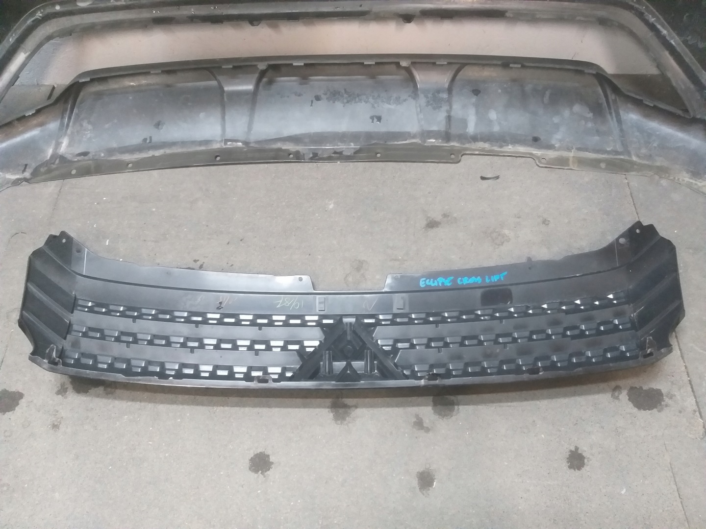 STOSSSTANGE VORNE MITSUBISHI ECLIPSE CROSS LIFT