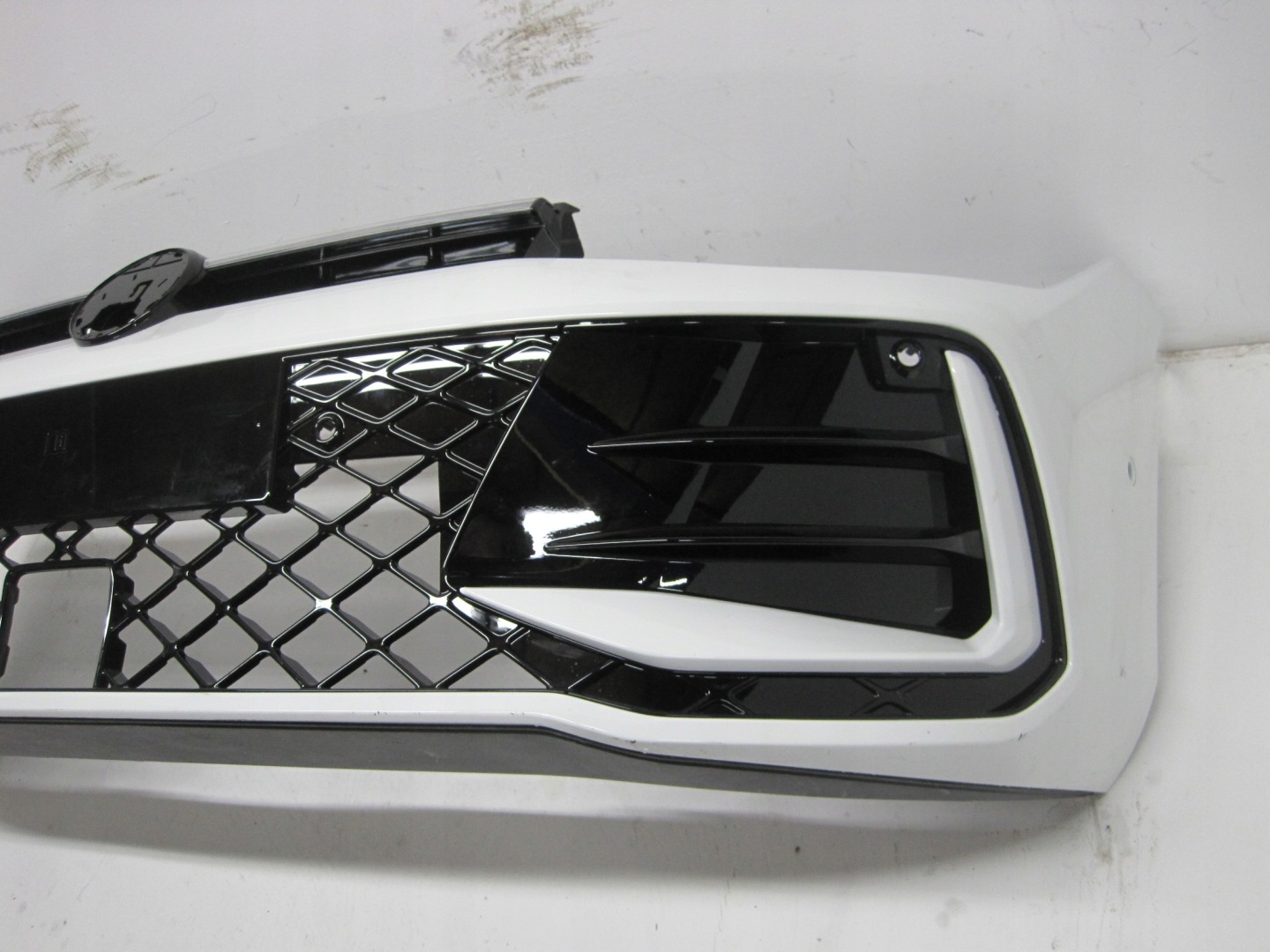bumper VW PASSAT B9 3J0 R-LINE LED below 6 PDC below RADAR front front