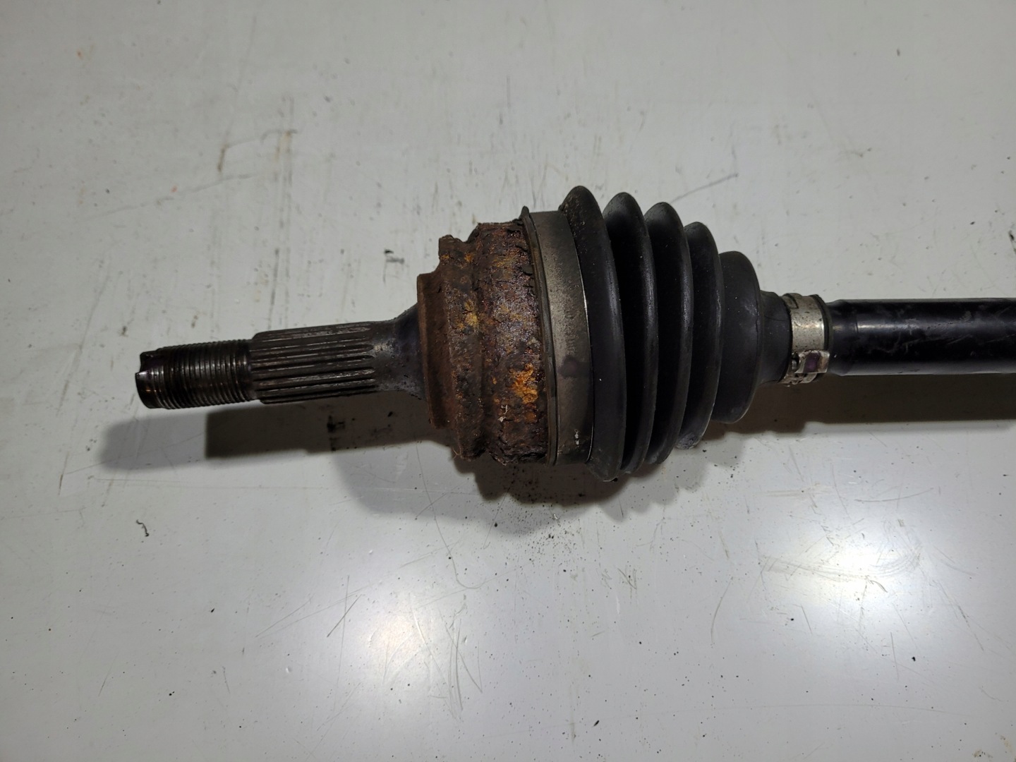semi-axis left short. PEUGEOT 208 and VTI