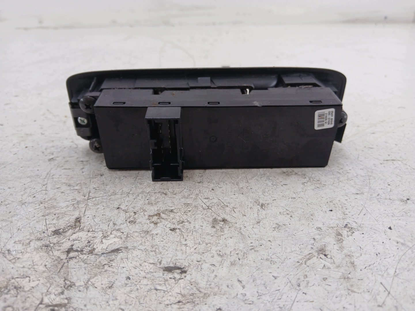 NISSAN PRIMERA P12 PANEL okna levý předek 25401AV640