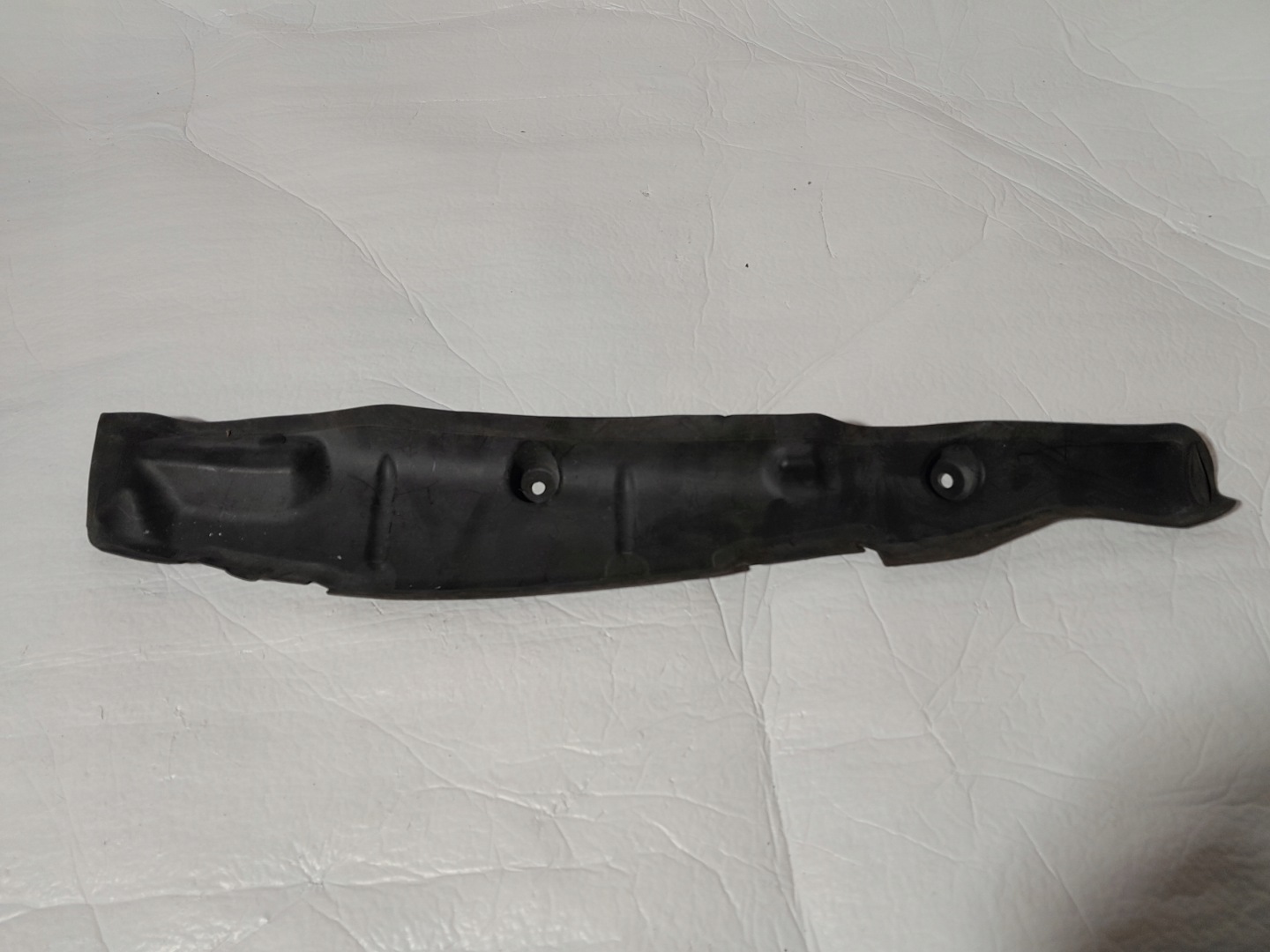 AUDI A4 B9 hangszigetelő sárvédöt bal 8W0821111
