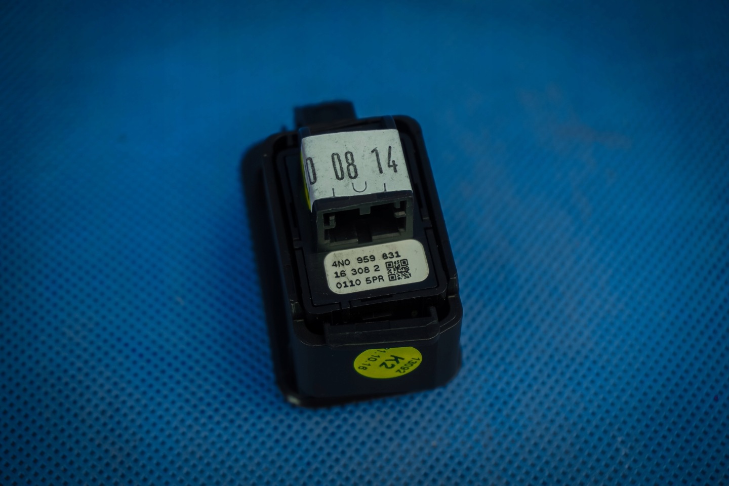 Bouton pour l’ouverture du capot Audi A8 S8 4N 4N0959831