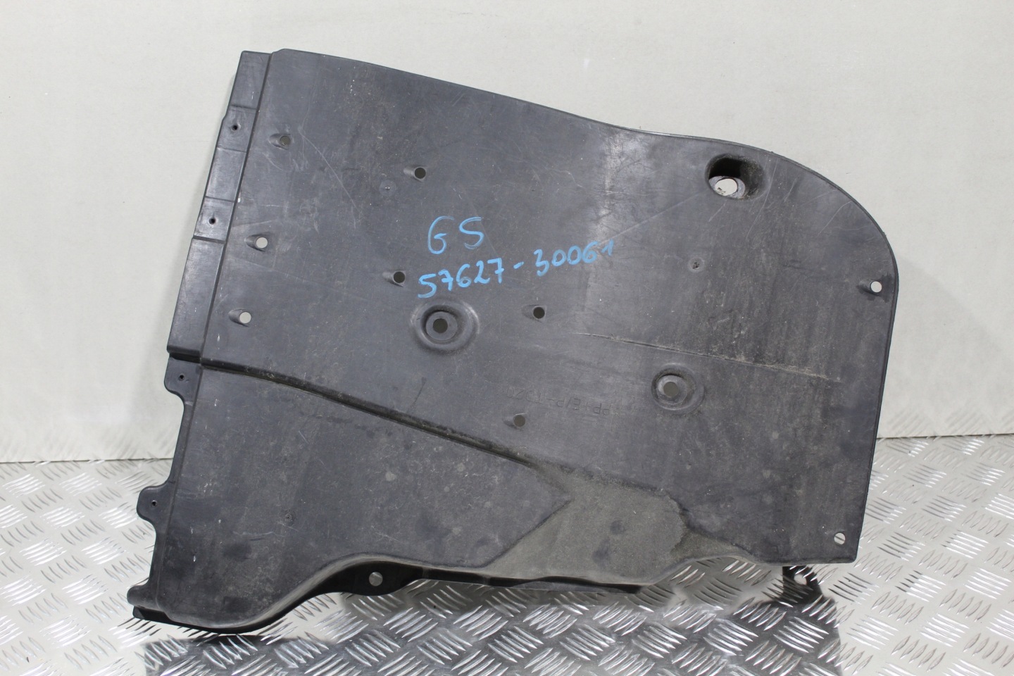 cover chassis LEXUS GS 57627-30061