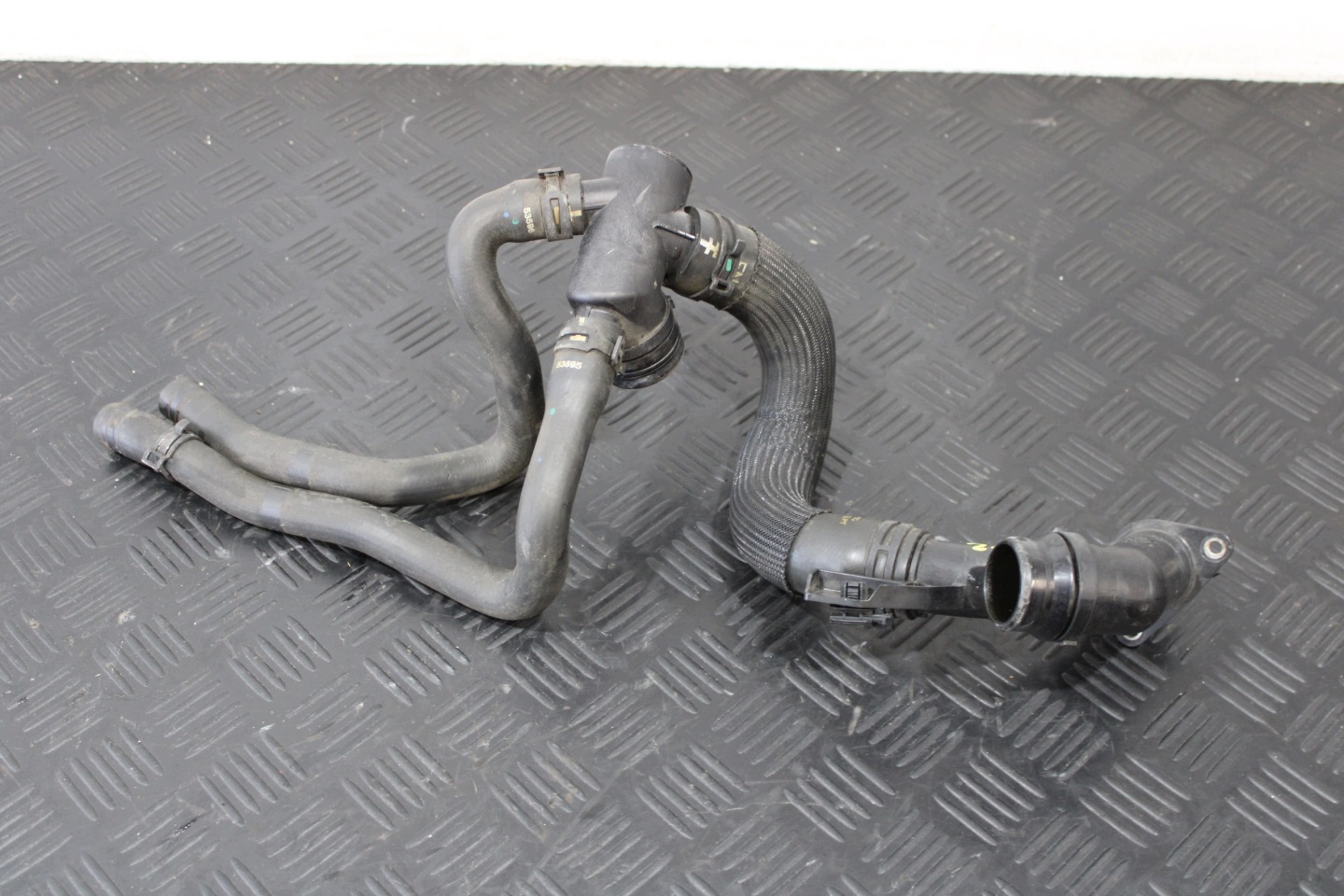 hadica vedenie vody G4D3-8A594-BC LAND ROVER DISCOVERY SPORT L550