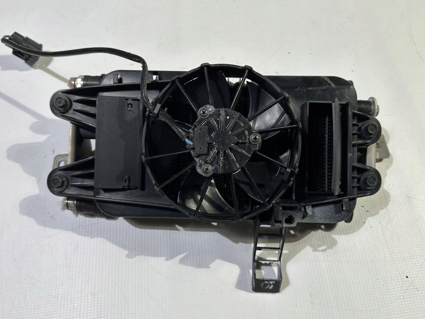 Radiatore / Raffreddatore VENTOLA olio cambio ingranaggi Chevrolet Corvette C7 2014+