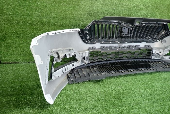 SKODA OCTAVIA IV 19-23 Frontstoßstange vorne