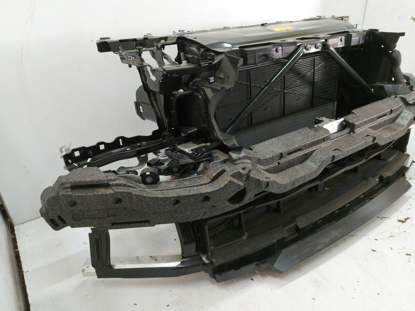 BMW 5 G60 530E x-drive support panel for radiators radiator fan sider pillar