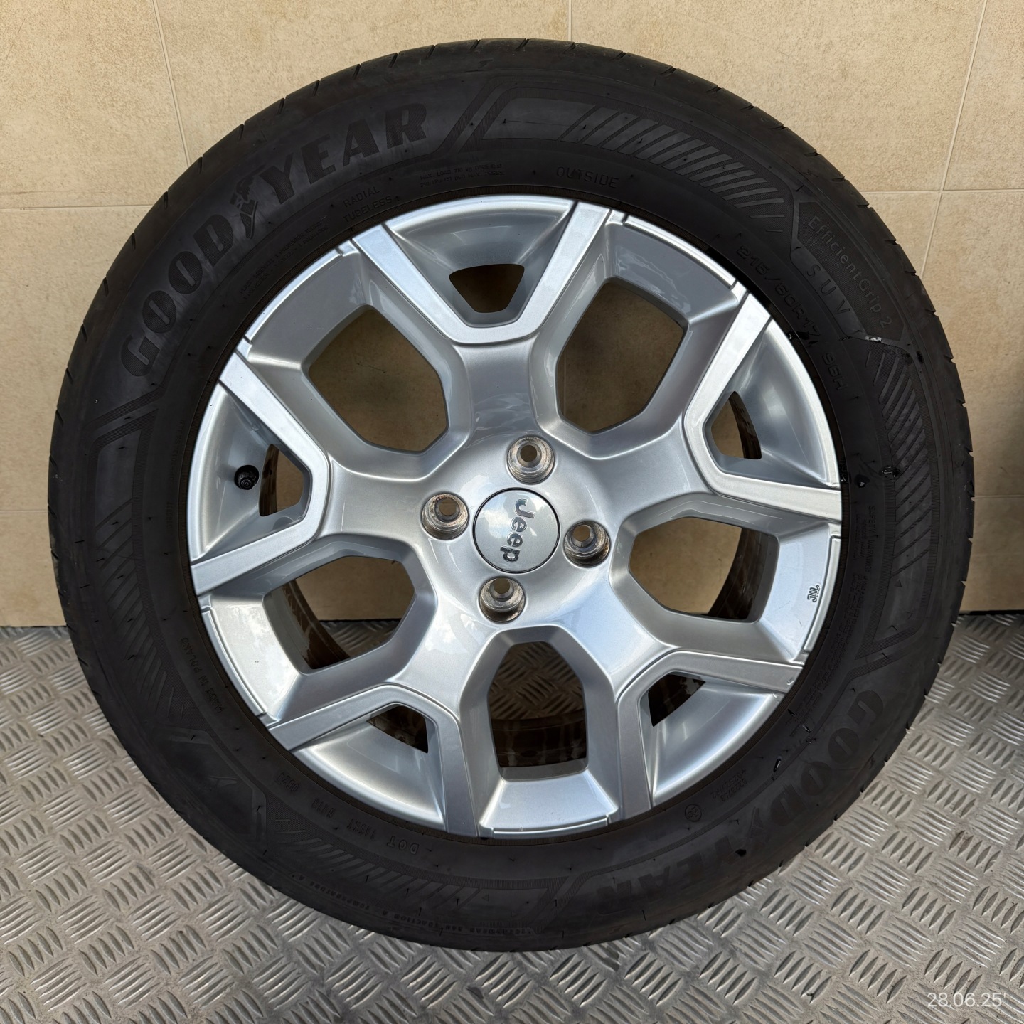 discs wheels tyres JEEP AVENGER GOODYEAR 215/60/17" 5MM summer