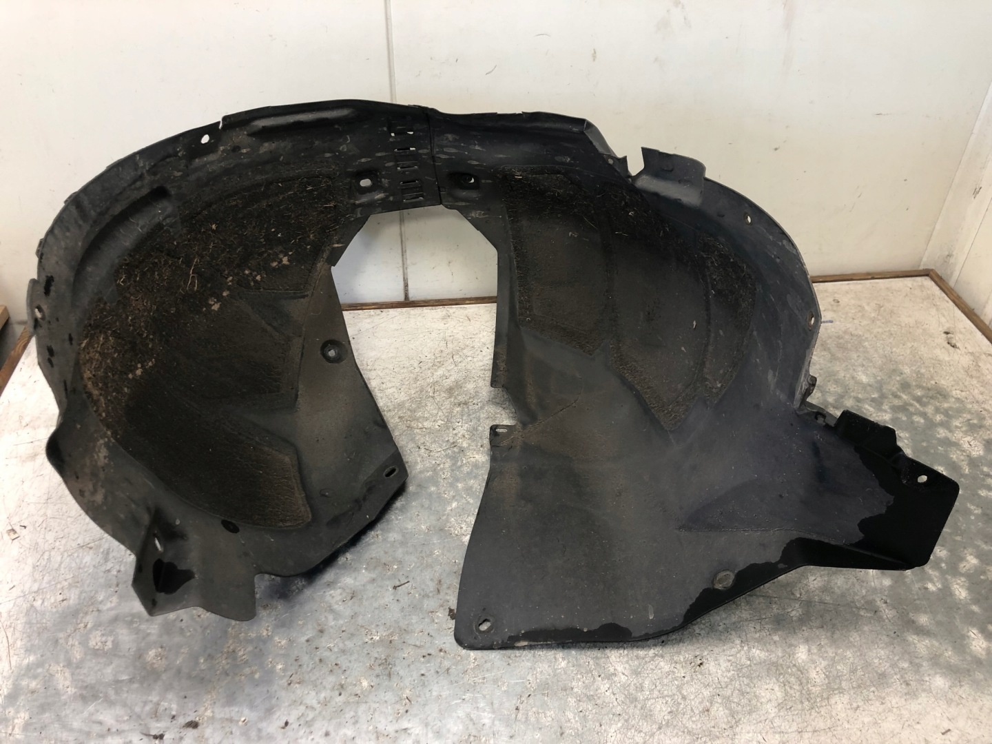 mudguard right front OPEL ZAFIRA C 13301576