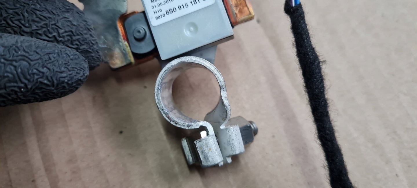 Q5 80A Batteriemanagement Sensor PINUS AKUMULATORA 8S0915181C A4 B9 A5 8W
