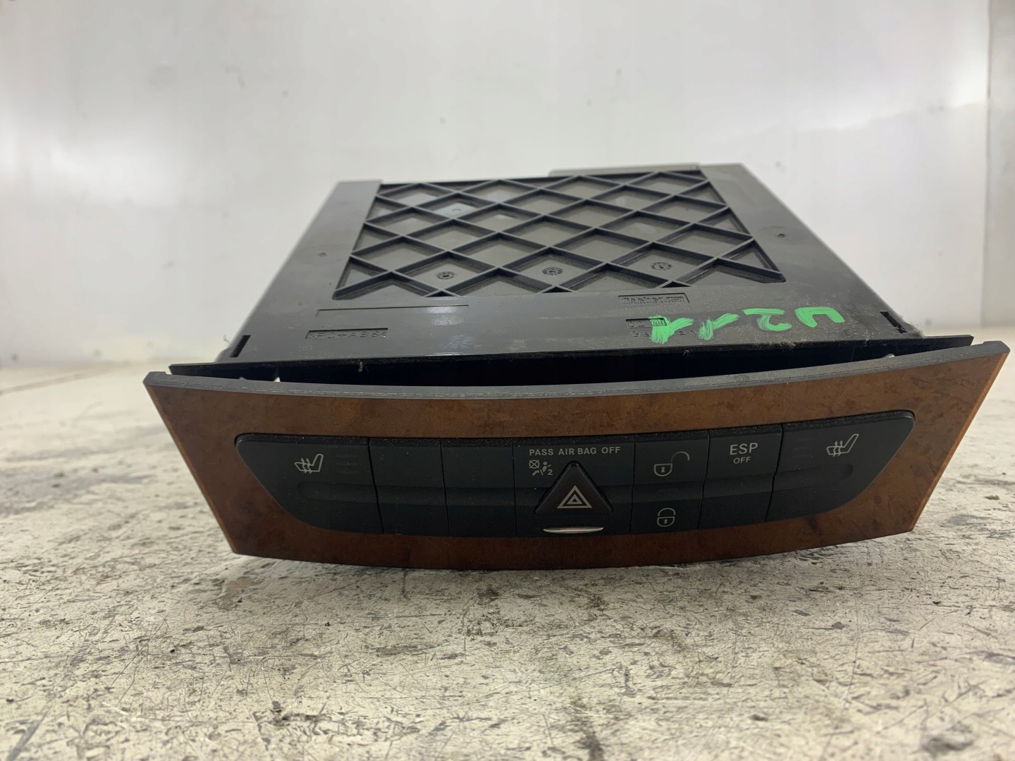 MERCEDES W211 PANEL leuchten des warnblickschalters handschuhfach DEKOR