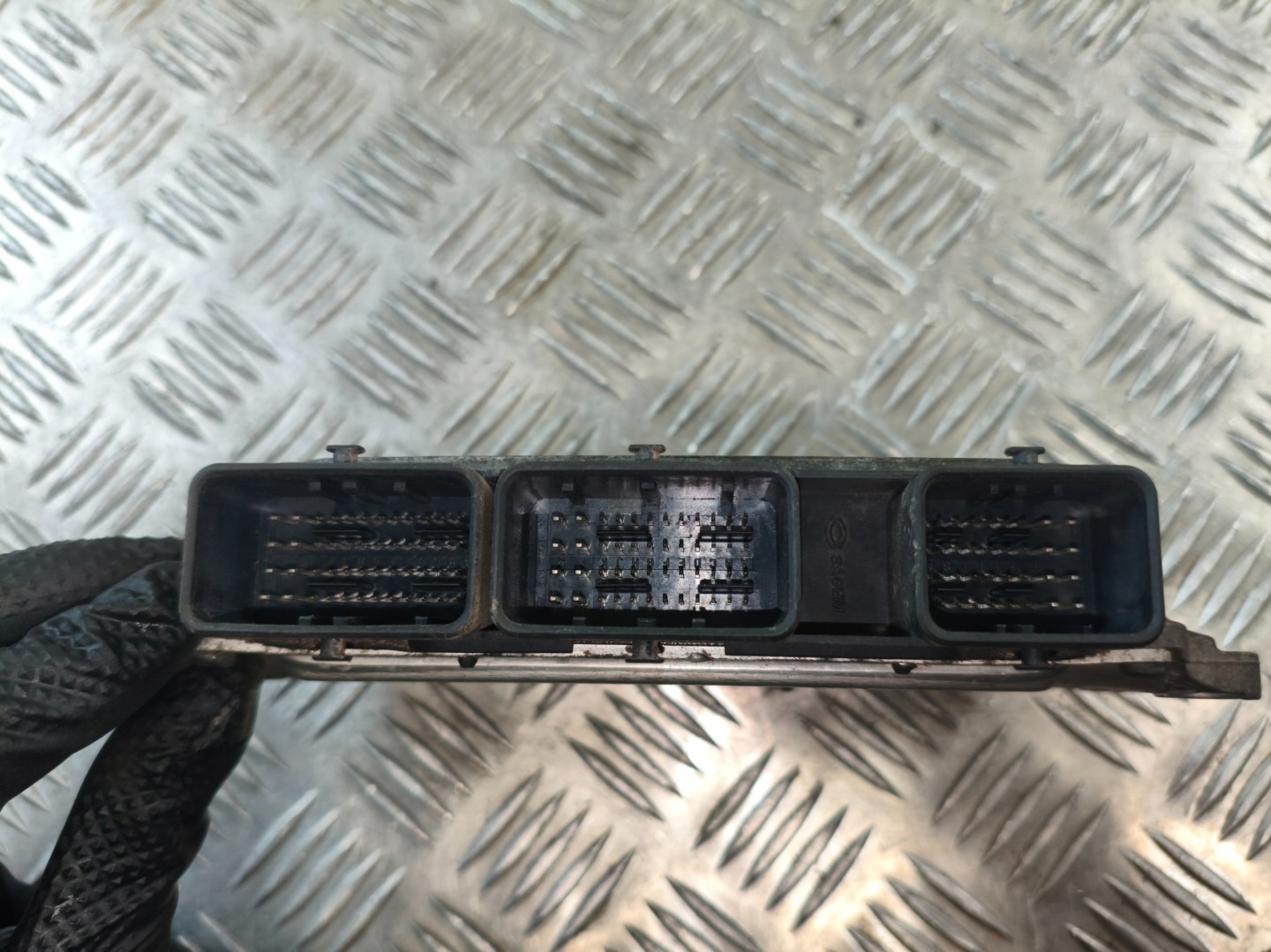 control unit of the engine RENAULT MEGANE II 2 2.0T 8200384398