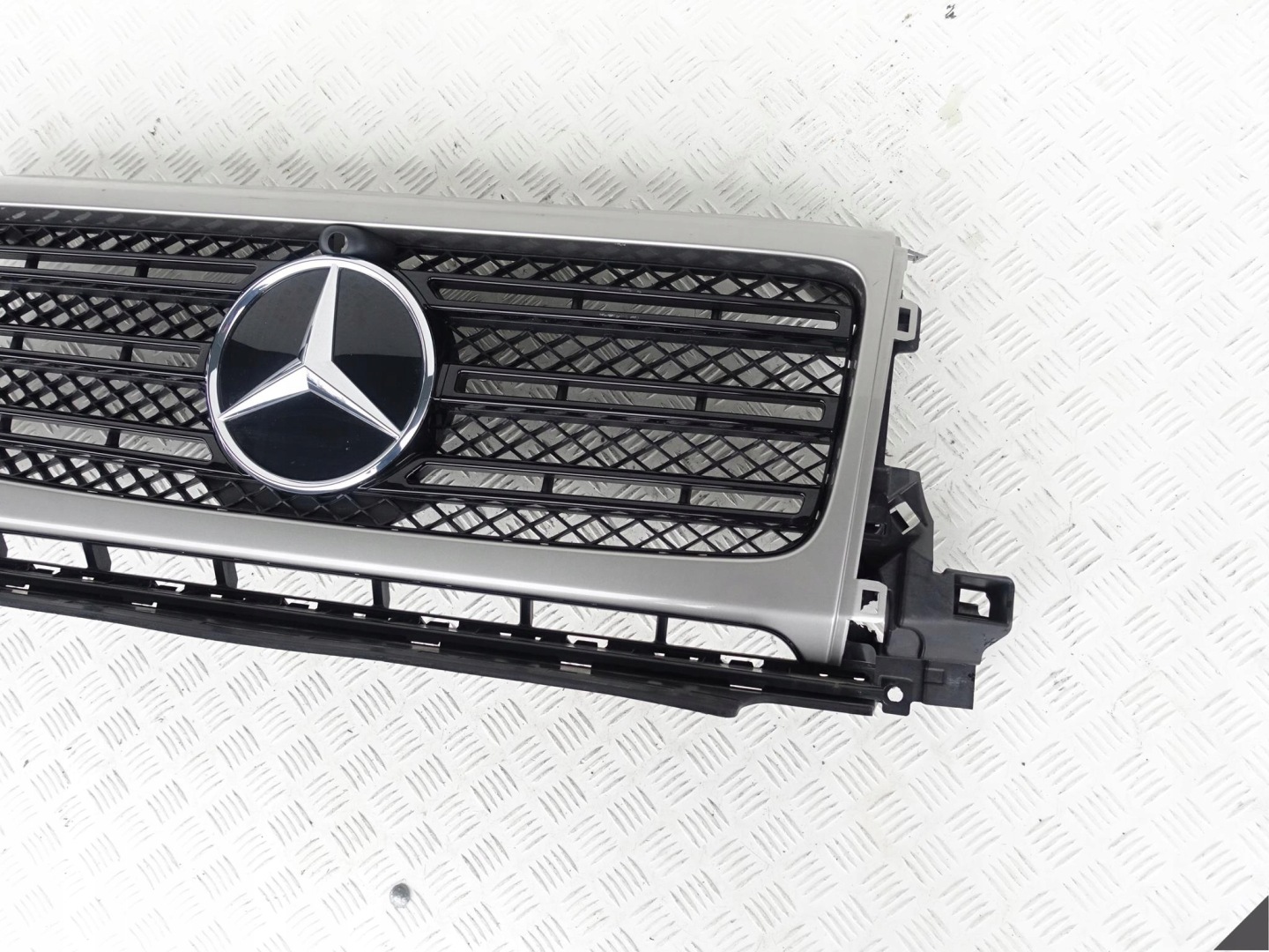 MERCEDES G-KLASA W463 18- grill grille front