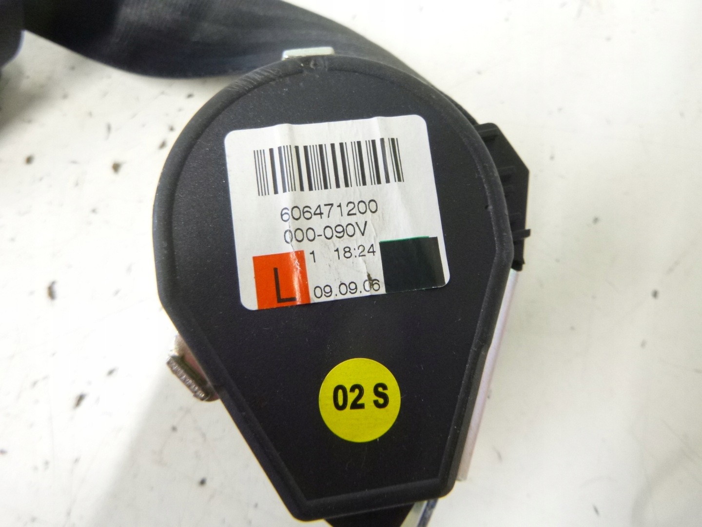 GURTEN SICHERHEITS LINKS TYLNI VW GOLF V 3D 2006R. 606471200