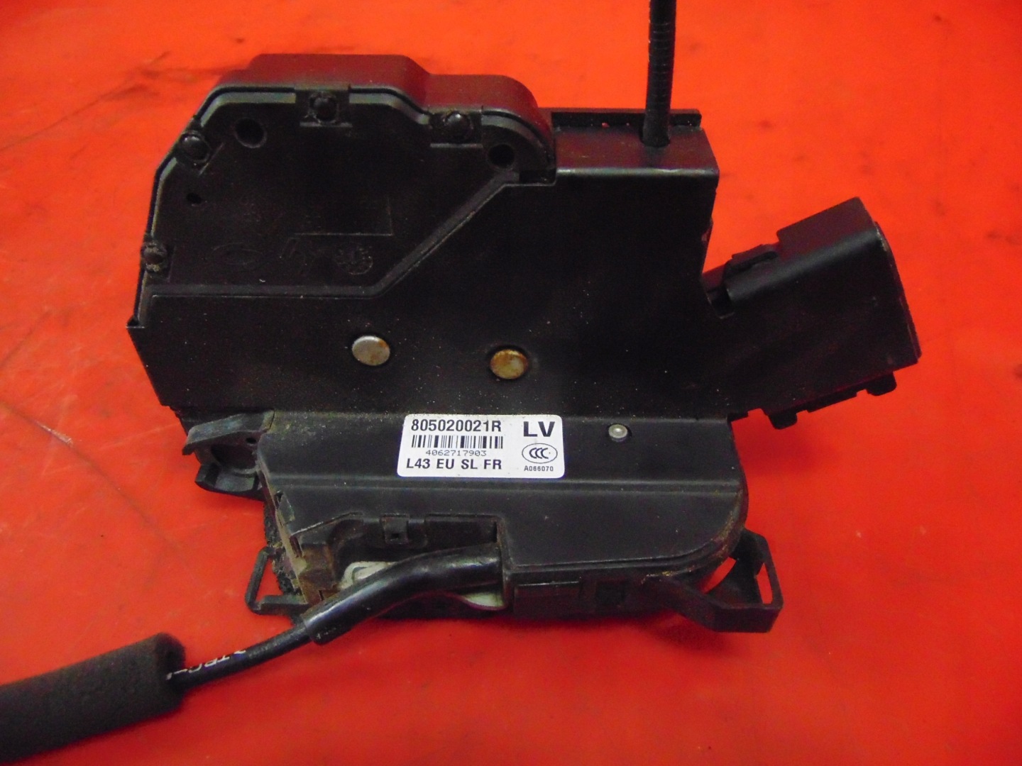 RENAULT LATITUDE 10- lock door right front EU
