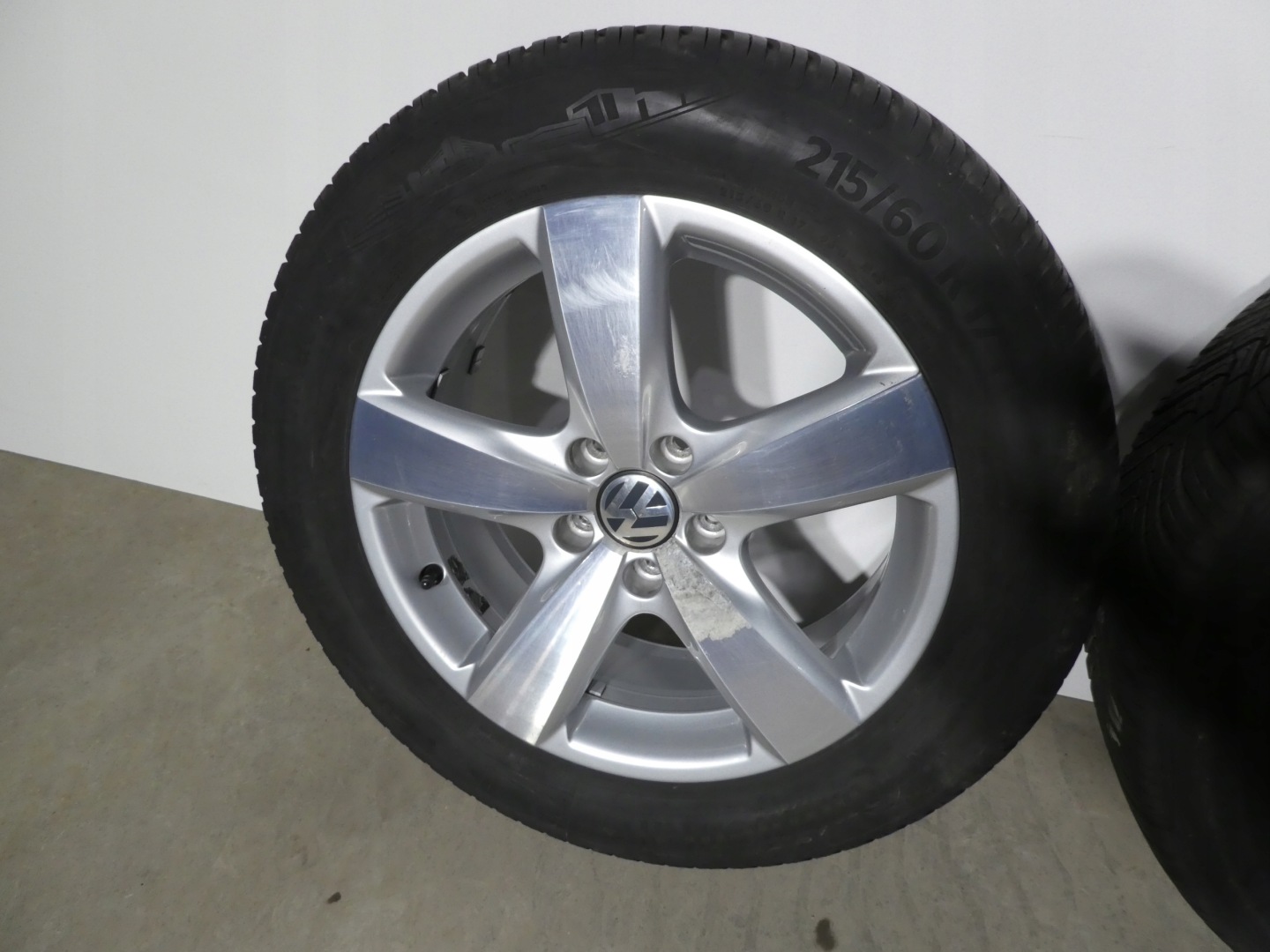 4X wheels discs tyres VW 5N0601025AG 215/60/17 2022R
