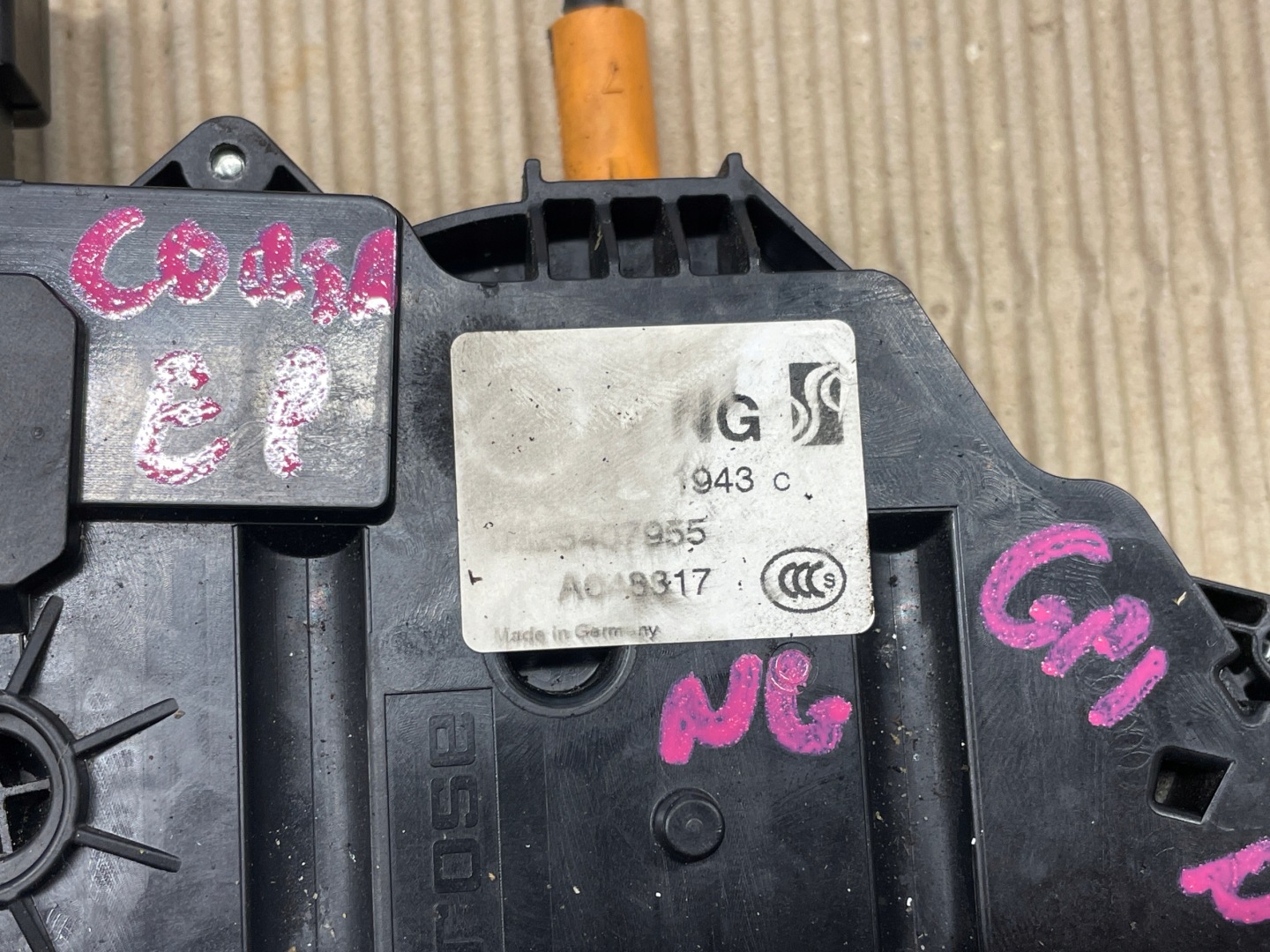 OPEL CORSA E 3D lock door right front 13431840 NG