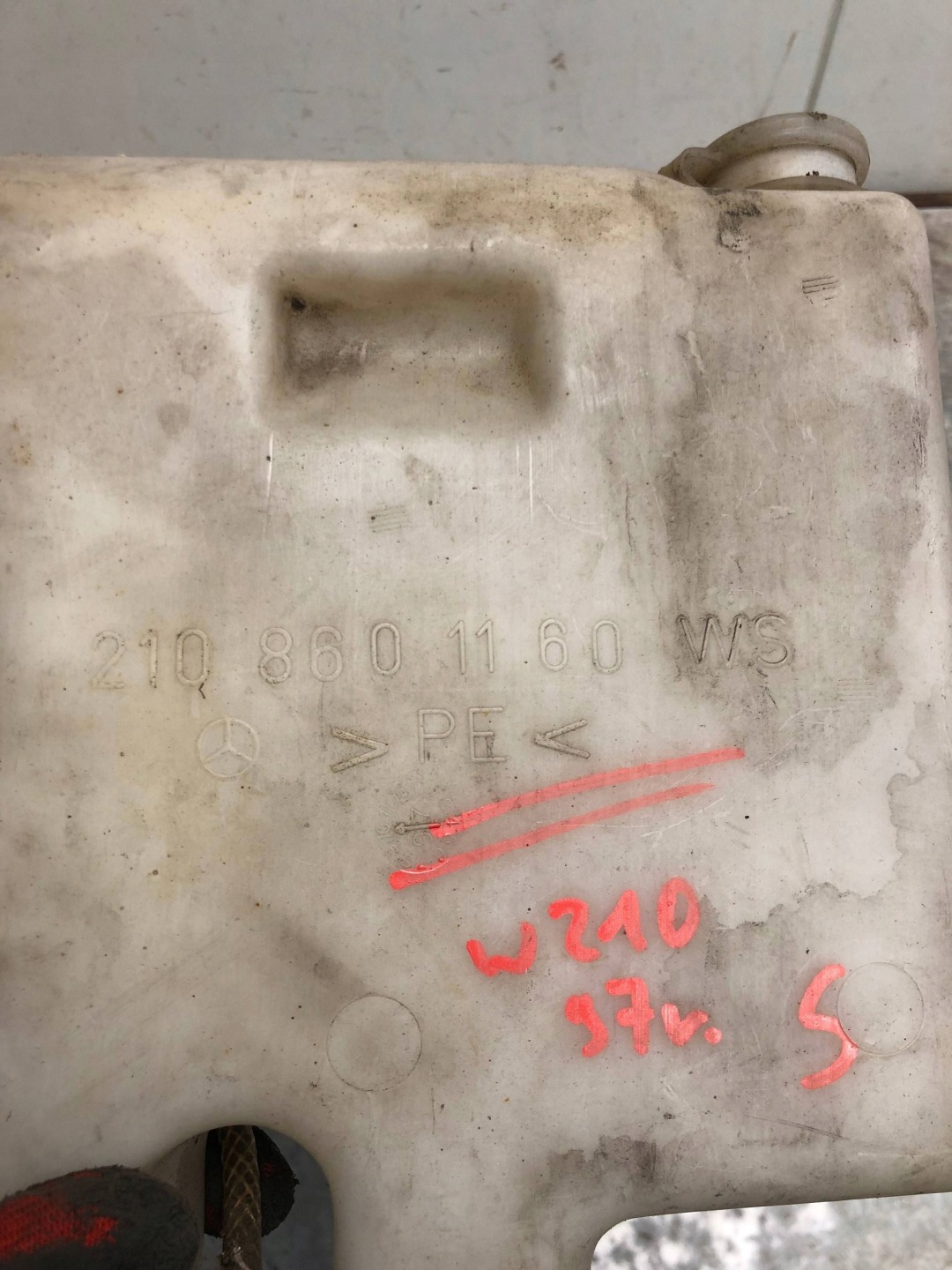 washer fluid tank MERCEDES W210 2108601160