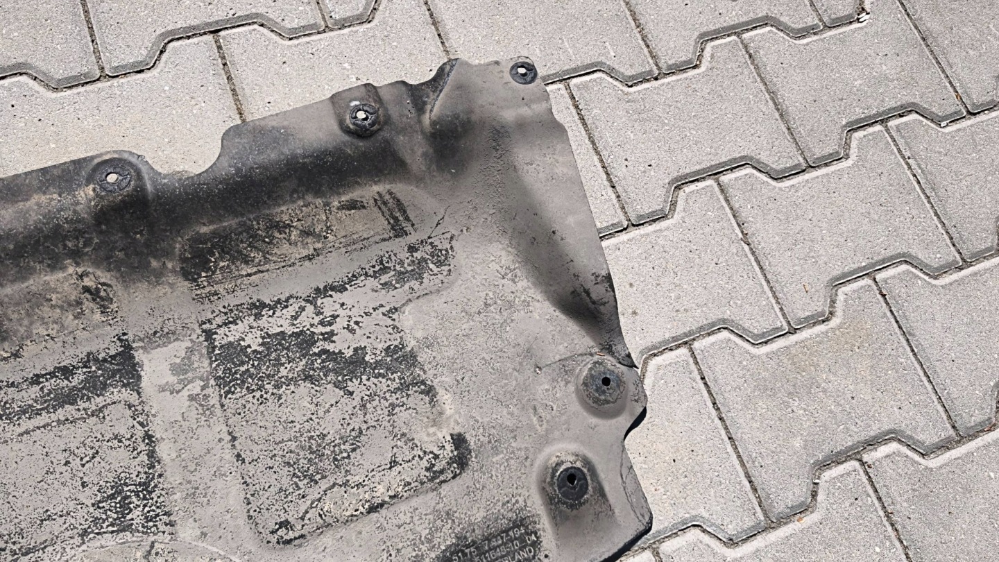 BMW 3 G20 G21 7447194 cover below engine lower