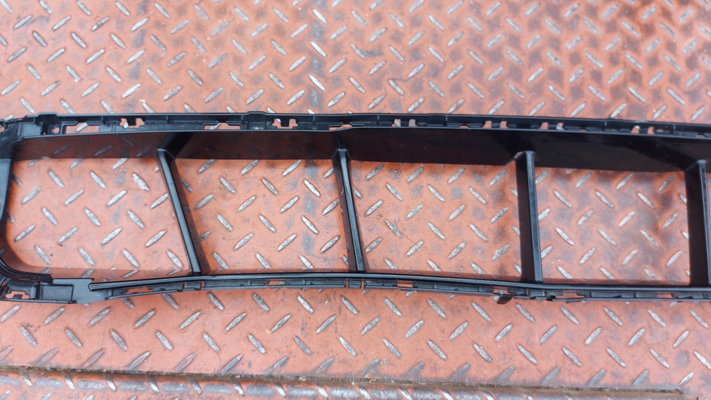 grid of a bumper central front front lower BMW 5 G60 G61 m-packet 22