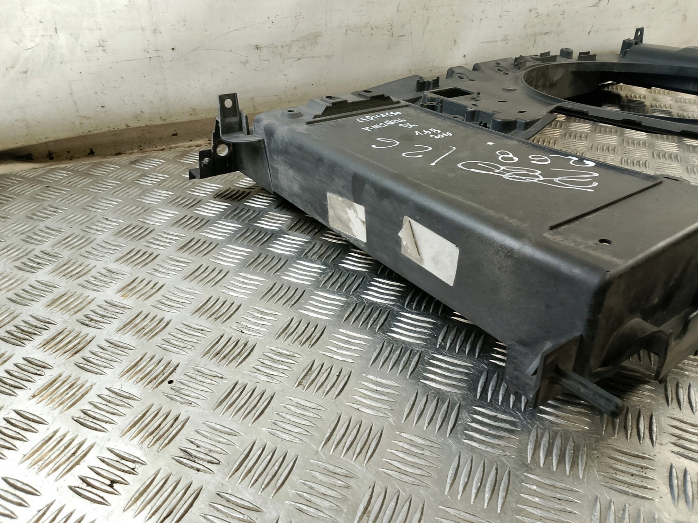 support panel for radiators pillar CITROEN C4 and PICASSO 1.6 B 9658574780