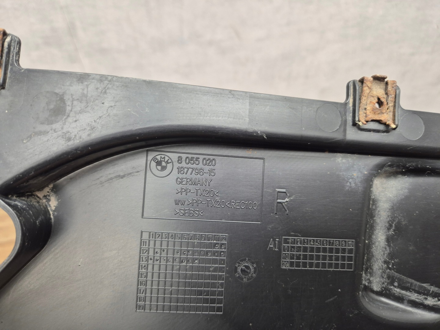 BMW 3 F30 F31 triangle mudguard right cover lower front m-packet 8055020