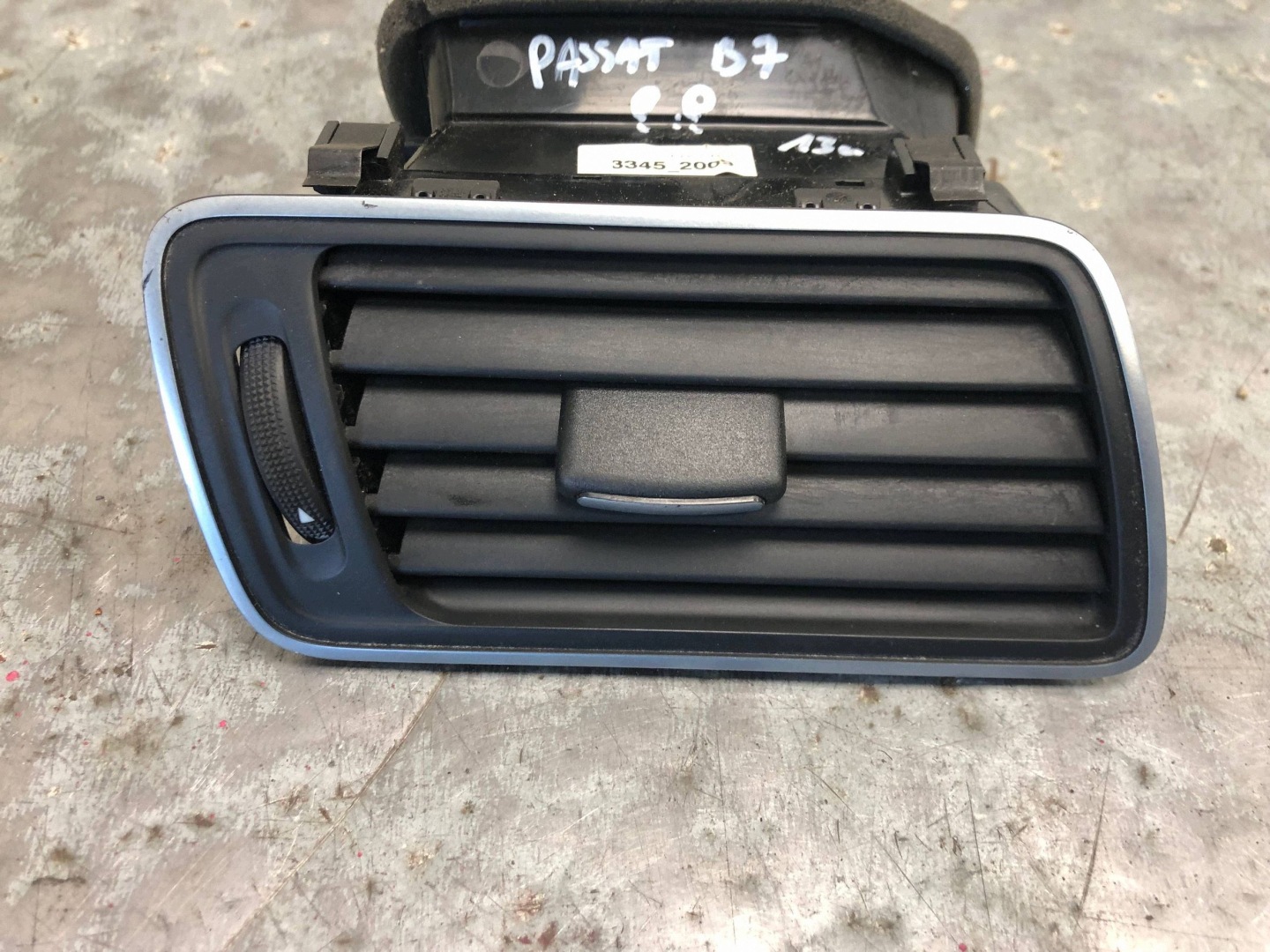 grid air conditioning devices right front VW PASSAT B7 3AB819702