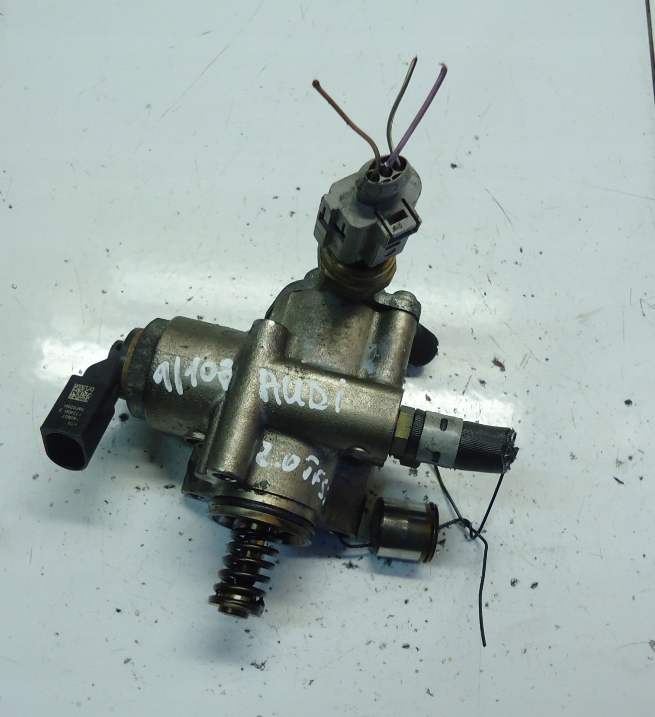 AUDI A4 B7 2.0 TFSI Einspritzpumpe 06F127025H