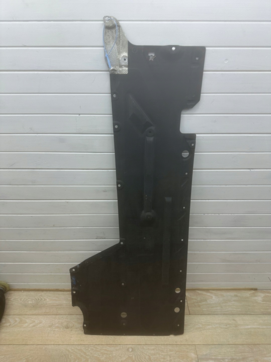 right cover chassis BMW 1 (F20) 7241834 2013