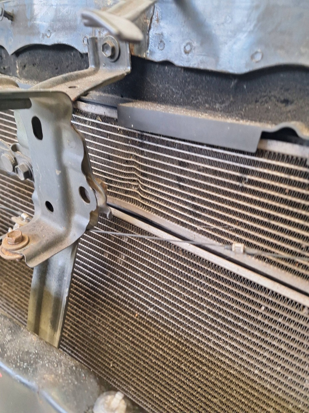 TOYOTA AURIS II 12-18 support panel for radiators HYBRID