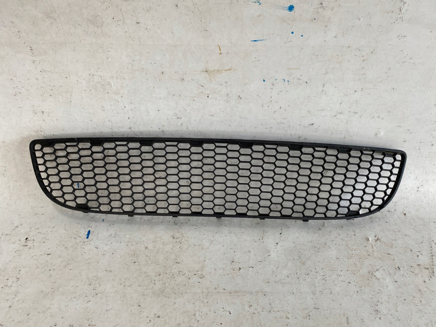 VW NEW BEETLE 1C0 98- central grid of a bumper front 1C0807681H