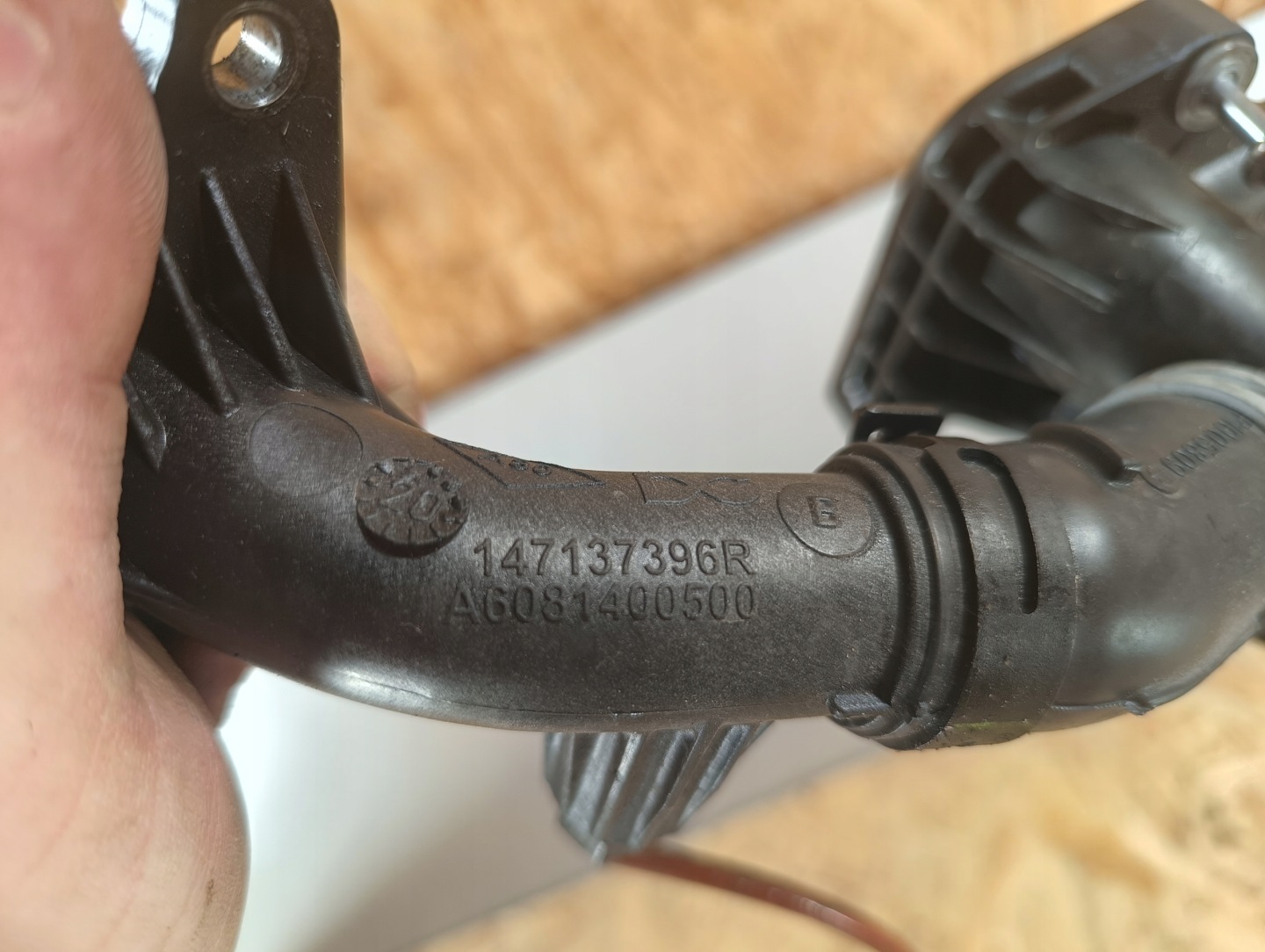 csomag TERMOSTATU RENAULT 147137396R