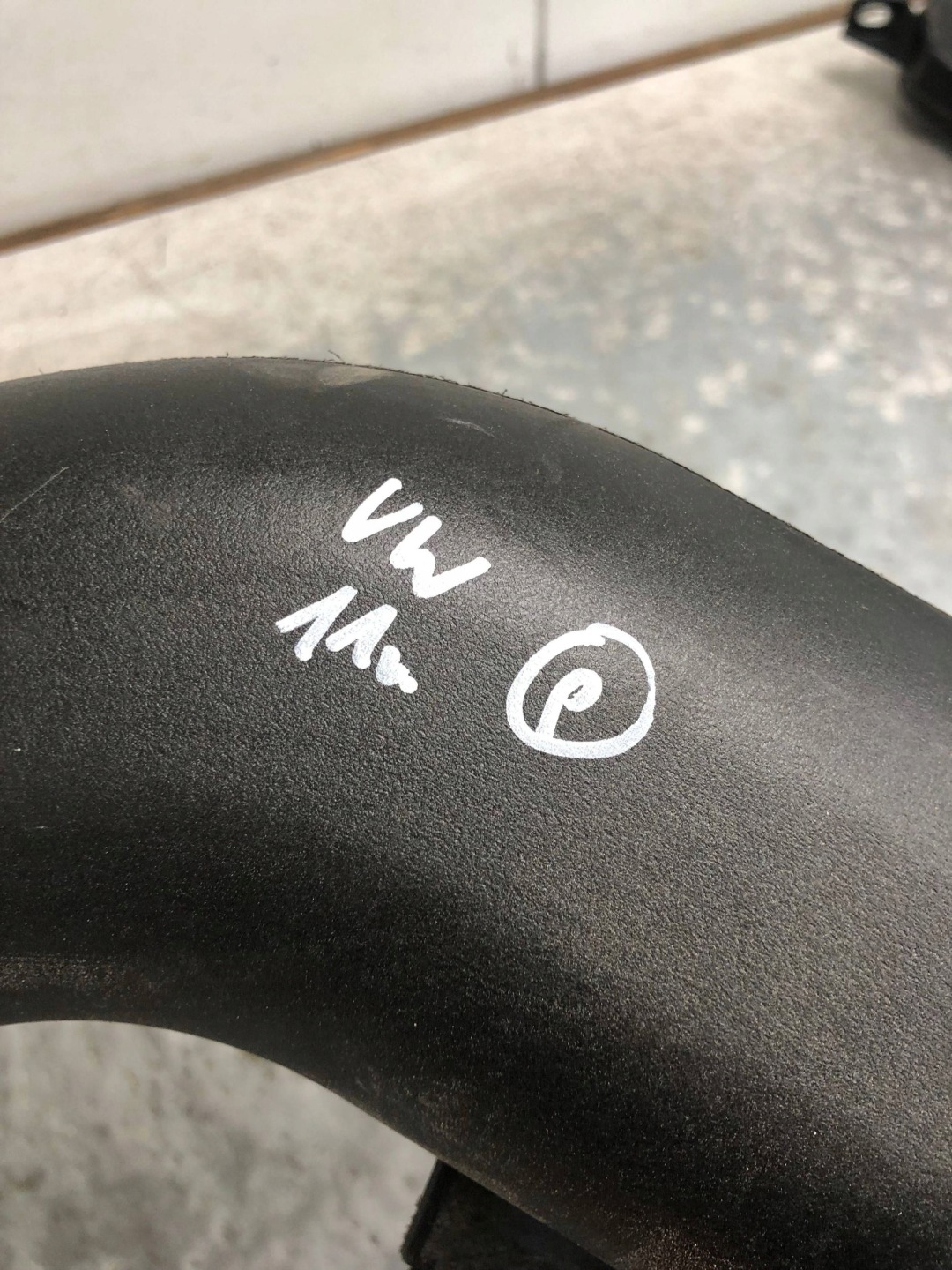 pipe air hose VW 7T0819381