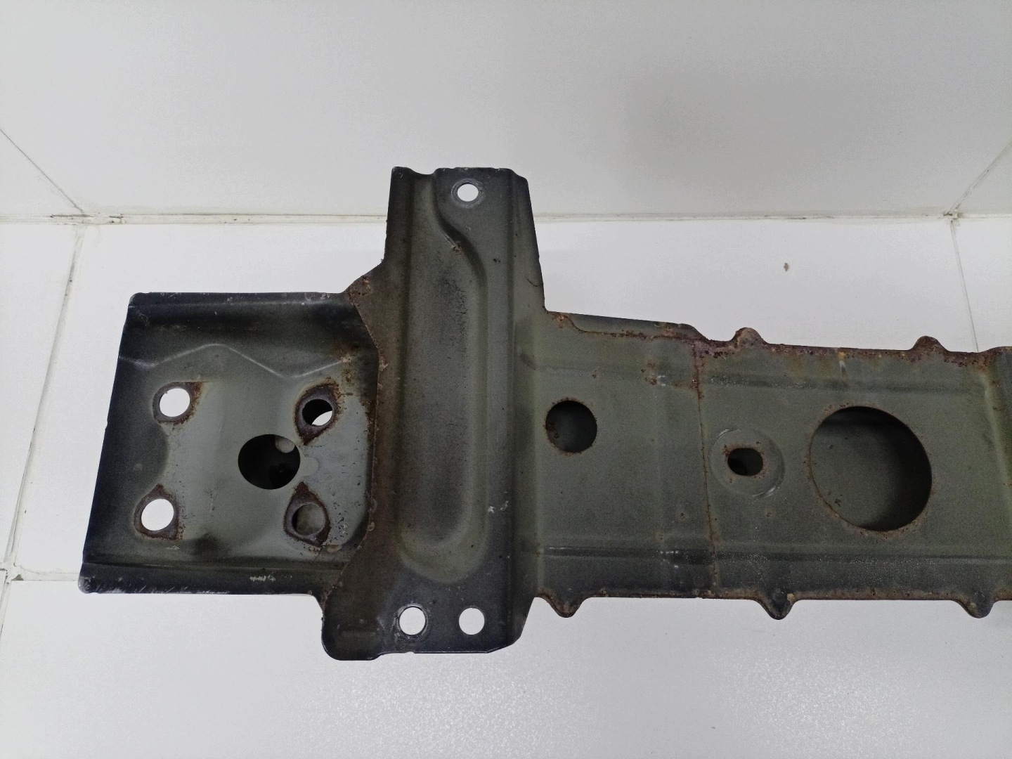 sider pillar of a bumper front Mazda 3 2 BL 2010