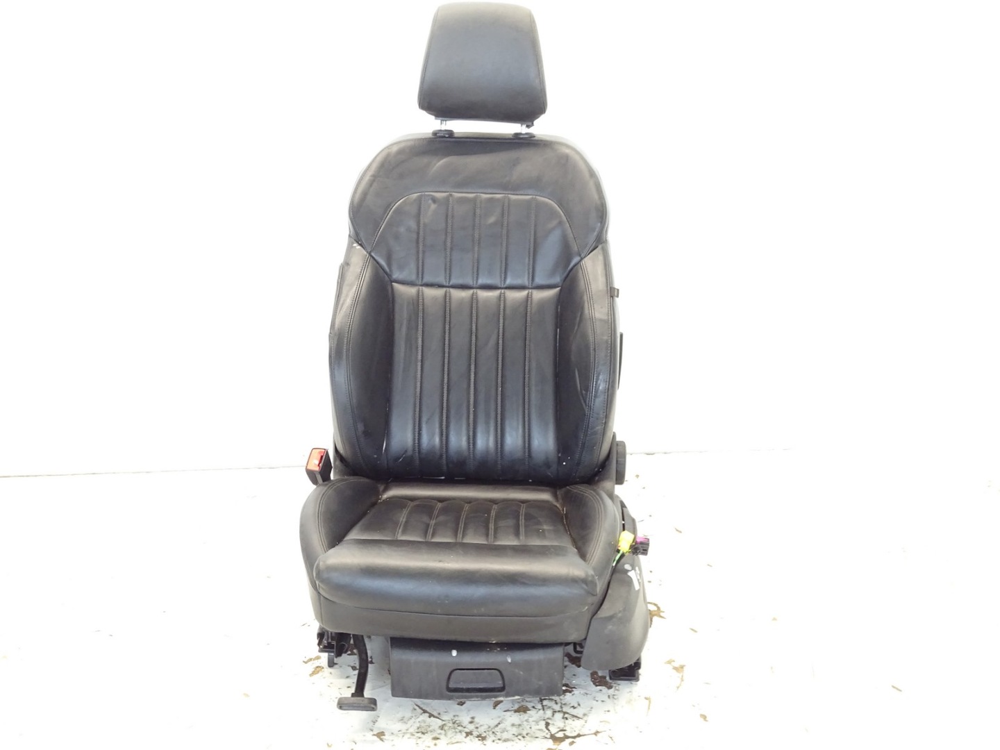 seat left driver´s SKODA SUPERB III leather