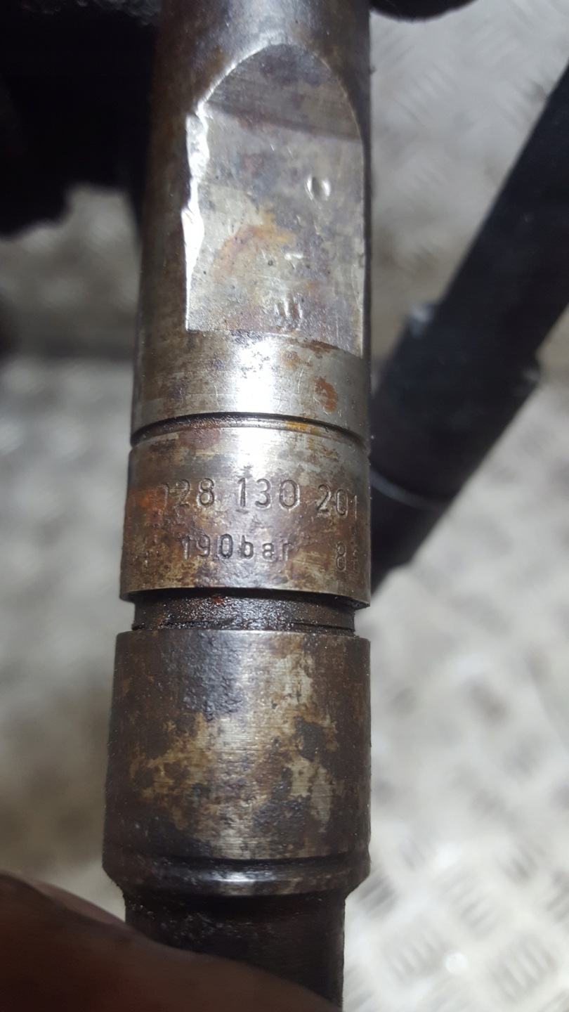 Einspritzdüse Einspritzdüse KOMPLET VOLKSWAGEN PASSAT B5 028130201G